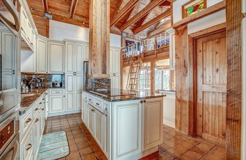 Cutthroat Harbor Estates House | The Blue Pearl: Spacious Open Water Retreat, Stunning Sunsets, Boat Bar, Room for Everyone & Fido!