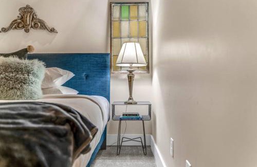 Fifth Ward Apartment | The Blue Serif - 1bd, 1 bth cozy dig