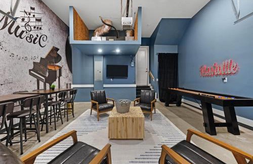 Katie Hill Neighborhood House | The Bluebell - Rooftop Lounge with Hot Tub