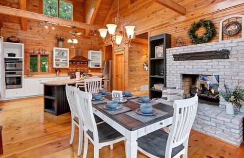 Fisherville Cabin | The Bluegrass Ranch - Secluded Luxury Cabin
