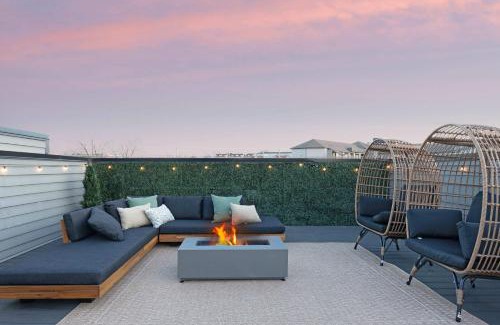 East Nashville House | The Bluestem - Stylish Design, Rooftop with Firepit!