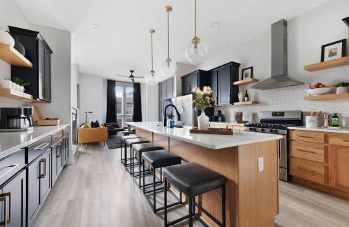 East Nashville House | The Bluestem - Stylish Design, Rooftop with Firepit!