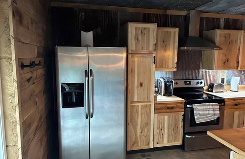 Bakerton Cabin | The Boat Haus Guesthouse, a rustic barndominium on the Cumberland River