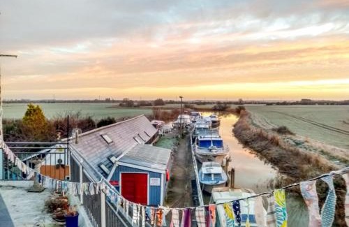 Upstreet House | The Boat House