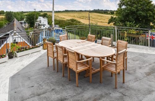 Upstreet House | The Boat House