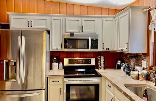 Southmont Cabin | The Boat House hideaway on High Rock Lake