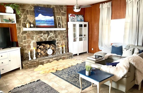 Southmont Cabin | The Boat House hideaway on High Rock Lake