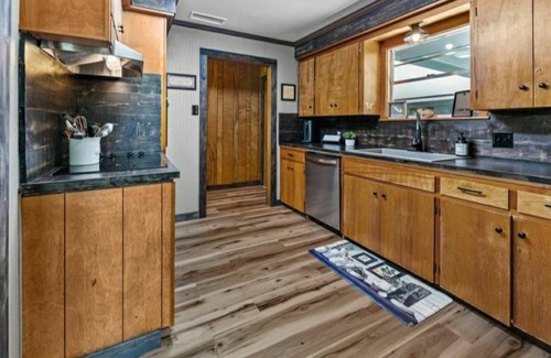 Brookeland House | The BOAT House! Hot Tub-Pool-Pool Table-Fire Pit-RV & Boat parking! Docks Close!