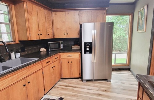 Brookeland House | The BOAT House! Hot Tub-Pool-Pool Table-Fire Pit-RV & Boat parking! Docks Close!
