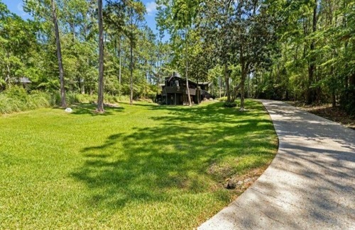 Brookeland House | The BOAT House! Hot Tub-Pool-Pool Table-Fire Pit-RV & Boat parking! Docks Close!