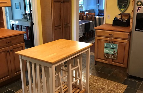 Northport House | The Boathouse on Waukazoo! Beach, Bars, Brewery all within a block!