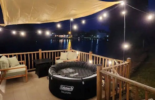 Linden House | The Boathouse w/all-season hot tub