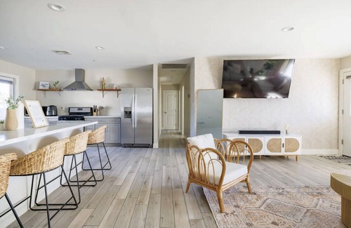Cox Heights House | The Boho Babe: 5 Minutes away from Old Town, Golfing, & Hiking w/a Pool & Spa