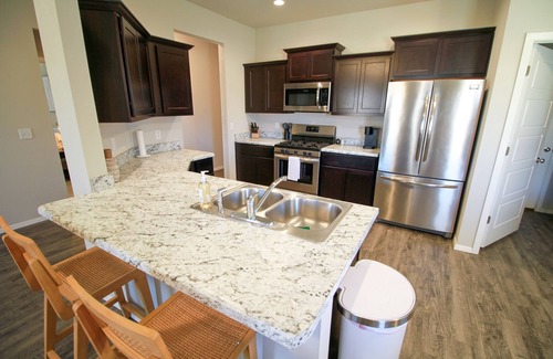 Collinsville House | The Boho Bungalow- Clean, Cozy & Family Friendly!