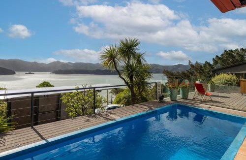 Christchurch District House | The Bolthole - Charteris Bay Holiday Home