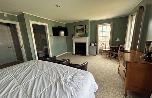 Warrensburg Hotel | The Bond Inn Room #10