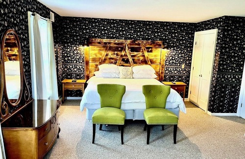 Warrensburg House | The Bond Inn Room #5