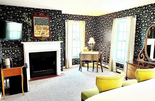 Warrensburg House | The Bond Inn Room #5