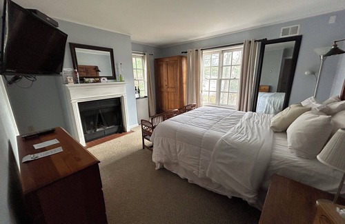 Warrensburg Hotel | The Bond Inn Room #7