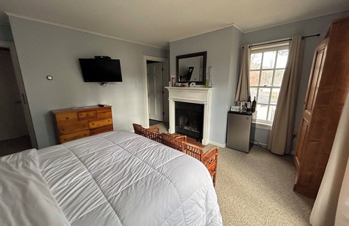 Warrensburg Hotel | The Bond Inn Room #7