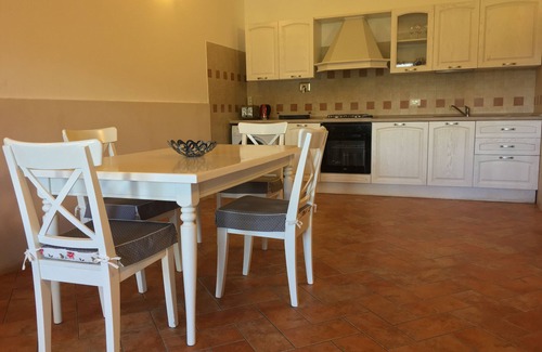 Tresana House | The Borgo di Tresana Ambra, free Wi-Fi, private garden