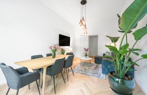 Prenzlauer Berg Apartment | The Bornholmer, Spacious 100m2, Ideal for Groups & Families, 2BR, huge living room, 4 - 8 Guests