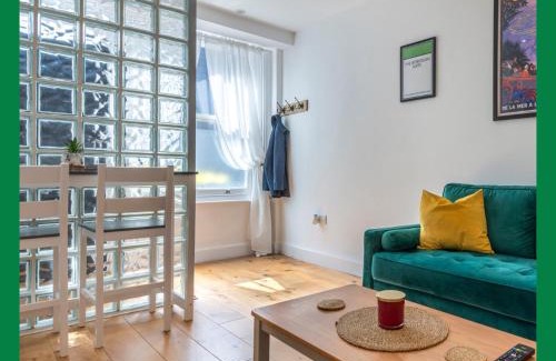 East Walworth Apartment | The Borough Suite Devereux Residences Newly Refurbished