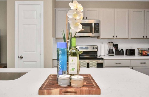 League City Apartment | The Botanical Dream near Kemah Boardwalk and NASA
