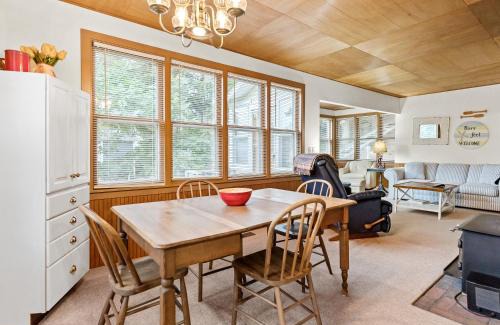 Grand Haven House | The Bott Cott: Cozy 3-Bedroom Retreat in Grand Haven