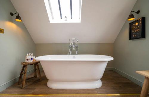 Henley Bed & Breakfast | The Bottle & Glass Inn - Deluxe Room - Room 3