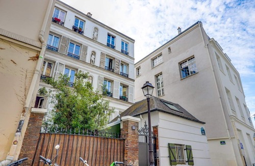 Montmartre Apartment | The Boudoir - Montmartre - Moulin Rouge area