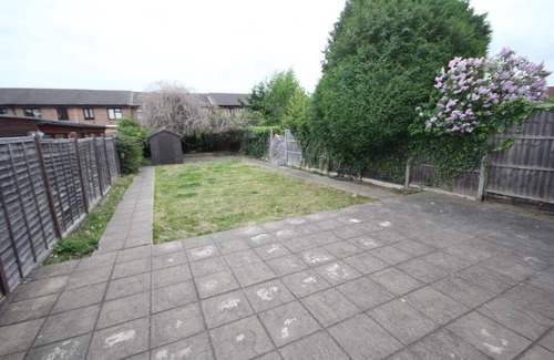 London Borough of Hounslow House | The Boundaries House