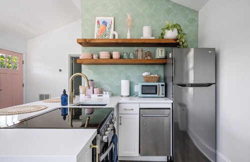 North Charleston House | The Bow | Couples' Oasis in Park Circle