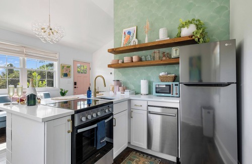 North Charleston House | The Bow | Couples' Oasis in Park Circle