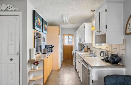 Northwest Calgary House | The Bow Nest | Fenced Backyard | Fireplace | Pets