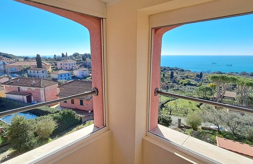 Ameglia House | THE BOW OF MONTEMARCELLO HOUSE WITH SPECTACULAR VIEWS OF THE GULF OF POETS