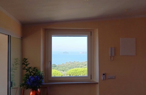 Ameglia House | THE BOW OF MONTEMARCELLO HOUSE WITH SPECTACULAR VIEWS OF THE GULF OF POETS