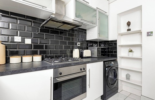 Bromley North Apartment | The Bow Road Collection