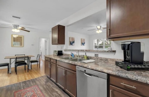 Chapel Ridge House | The Bowden - Renovated 4-Bedroom