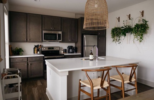 Inglewood Condo | The Branch, East Nashville - 12min to DWNTN, artistic light-filled home