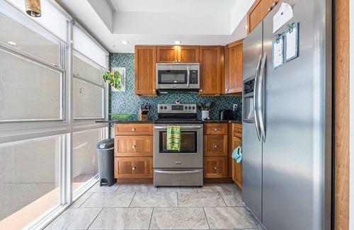 Redington Beach Condo | The Breakers 405 - Open-Concept Beachfront Condo