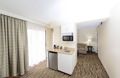 Rehoboth Beach Hotel | The Breakers Hotel & Suites