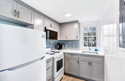 Hyannis Condo | The Breakwaters Hyannis - Your Home Away From Home! RPAM047
