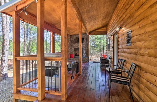 Broken Bow House | The Breeze - Broken Bow Cabin with Hot Tub and Deck!