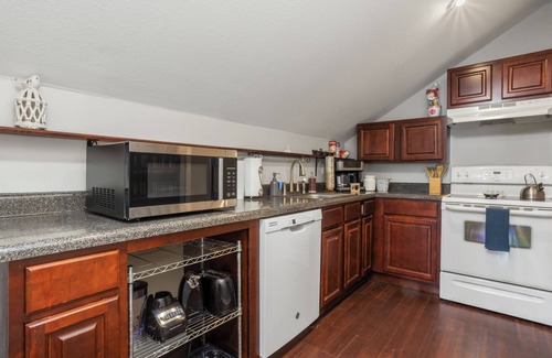 Long Beach Apartment | The Breeze @ Coastal Retreat VIllas