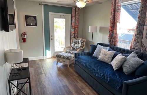 Jensen Beach Hotel | The Breezy Inn