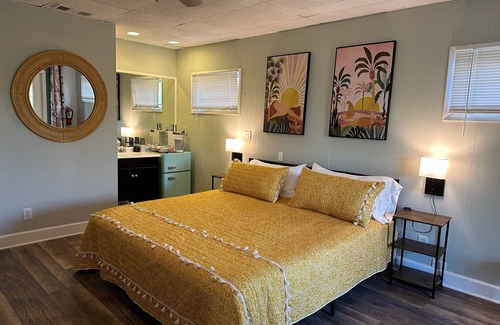 Jensen Beach Hotel | The Breezy Inn
