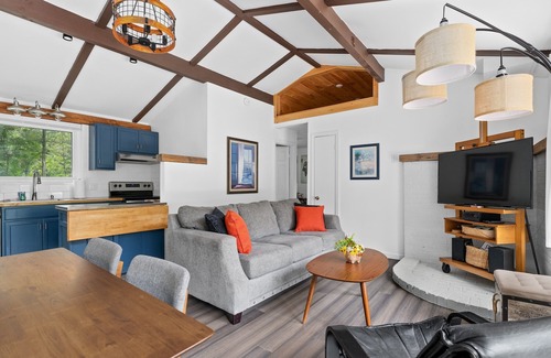 Jeffersonville House | The Brewster Riverfront w/deck, close to exploring