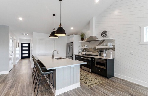 Lake Geneva Apartment | The Brick and Mortar Collection| 3 Loft Units| Upscale Group Getaway |Walk-Out Balcony| Downtown