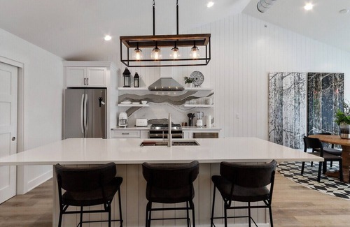Lake Geneva Apartment | The Brick and Mortar Collection| 3 Loft Units| Upscale Group Getaway |Walk-Out Balcony| Downtown